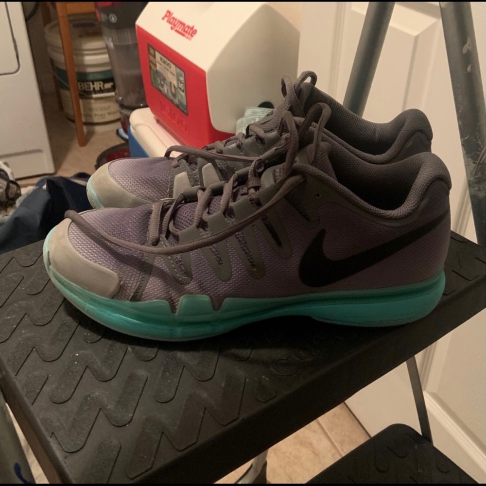 Nike Air Vapor tennis shoes, size 8